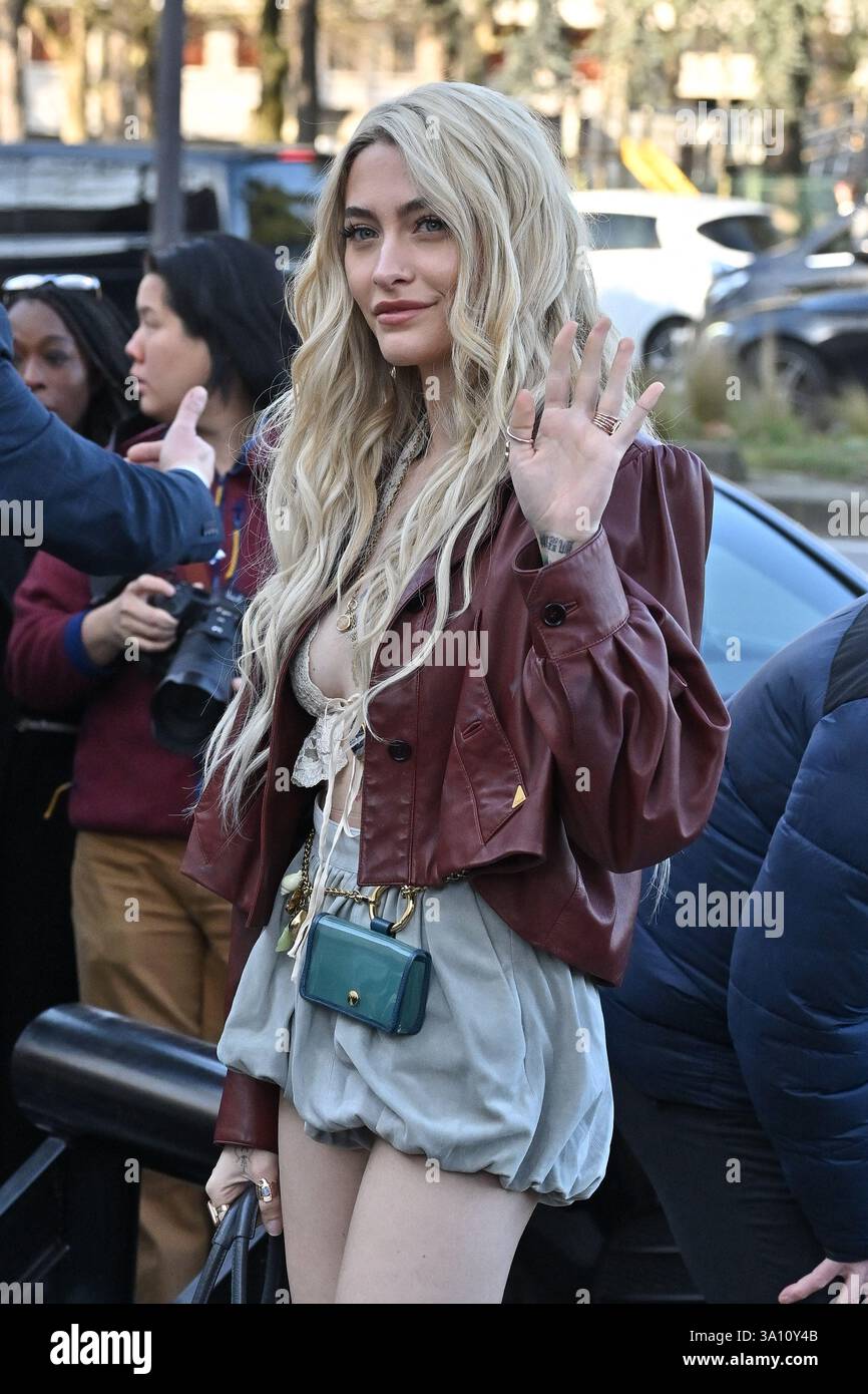 Paris, France. 06 mars 2025. Paris Jackson arrive au défilé Chloe pendant la semaine de la mode à Paris, France le 6 mars 2025. Photo de Julien Reynaud/APS-médias/ABACAPRESS. COM Credit : Abaca Press/Alamy Live News Banque D'Images