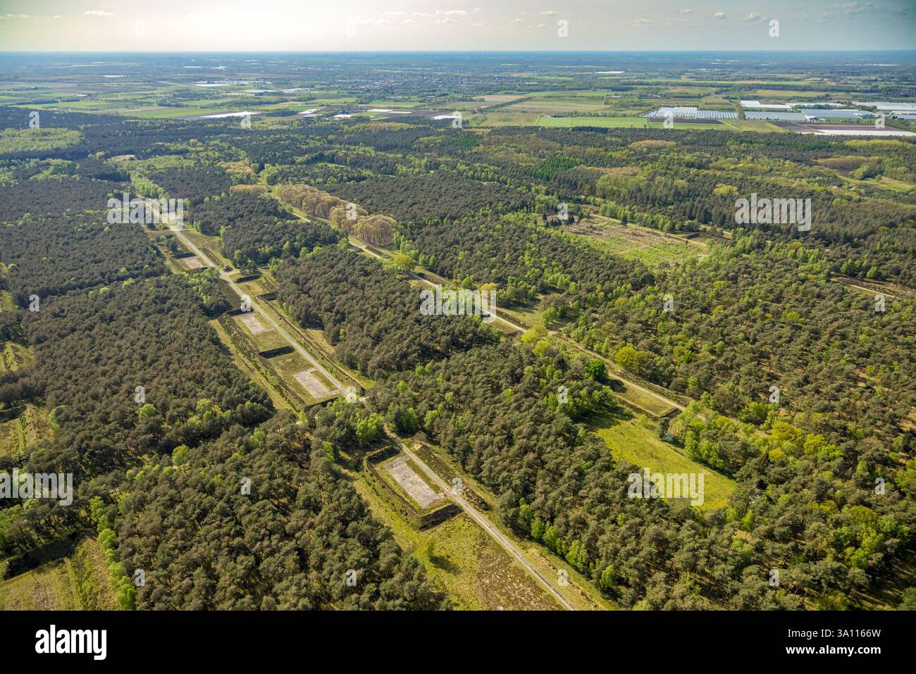 Photographie aérienne, réserve naturelle NSG Brachter Wald à la frontière germano-néerlandaise, ancien dépôt de munitions et zone réglementée de l'armée britannique du Rhin, Banque D'Images