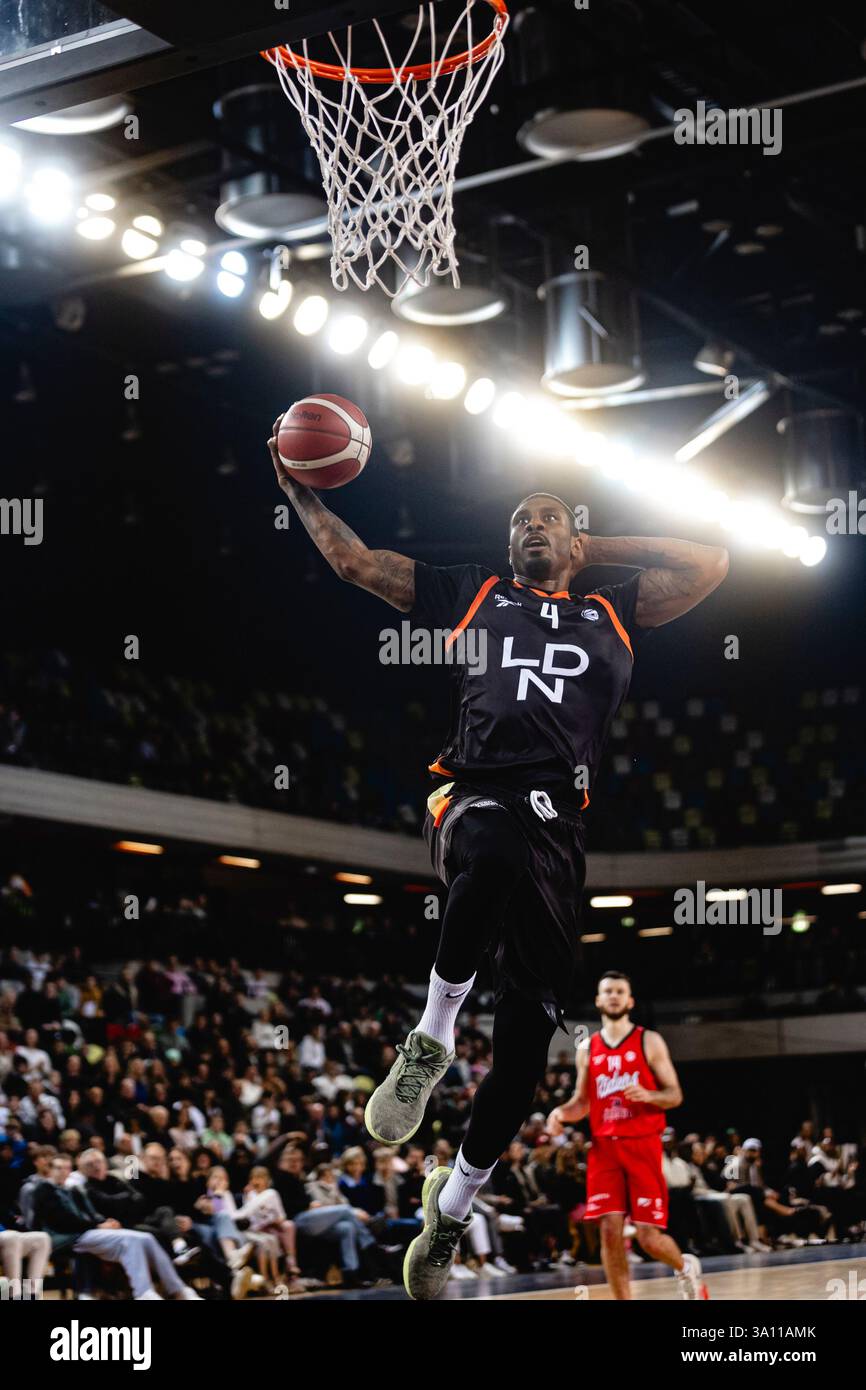 Match à domicile de la Super League Lions contre Leicester Riders au Copper Box Arena, Olympic Park London le 19 janvier 2025. Les Lions gagnent 91-71.OVIE Soko des London Lions dunks. Copyright Carol J moir/Alamy Banque D'Images