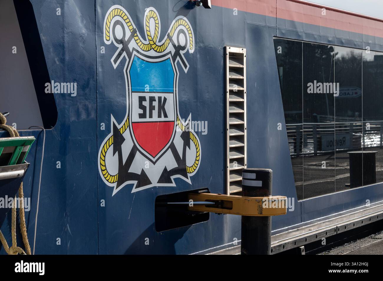 Kiel, Deutschland, 5,3.2025, Alte Fähre neue Fähre. Pressetermin zum Zukunftsprojekt einer autonom fahrenden Fähre mit Wirtschafts- und Verkehrsminister Claus Ruhe Madsen. DAS Ministerium unterstützt die Projektpartner der CAPTN-Initiative BEI der Entwicklung *** Kiel, Allemagne, 5 3 2025, Old ferry New ferry Evénement de presse sur le futur projet de ferry autonome avec le ministre de l'économie et des Transports Claus Ruhe Madsen le ministère soutient les partenaires du projet CAPTN dans le développement d'un ferry autonome. Banque D'Images