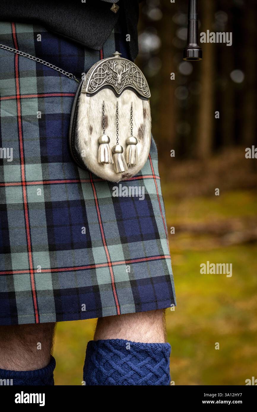Écosse, Highlands, parc national de Cairngorms, Nethy Bridge, Abernethy Highland Games, kilt est souvent porté avec des chaussettes hautes et un sporran (une sorte de petit sac suspendu à la ceinture) Banque D'Images