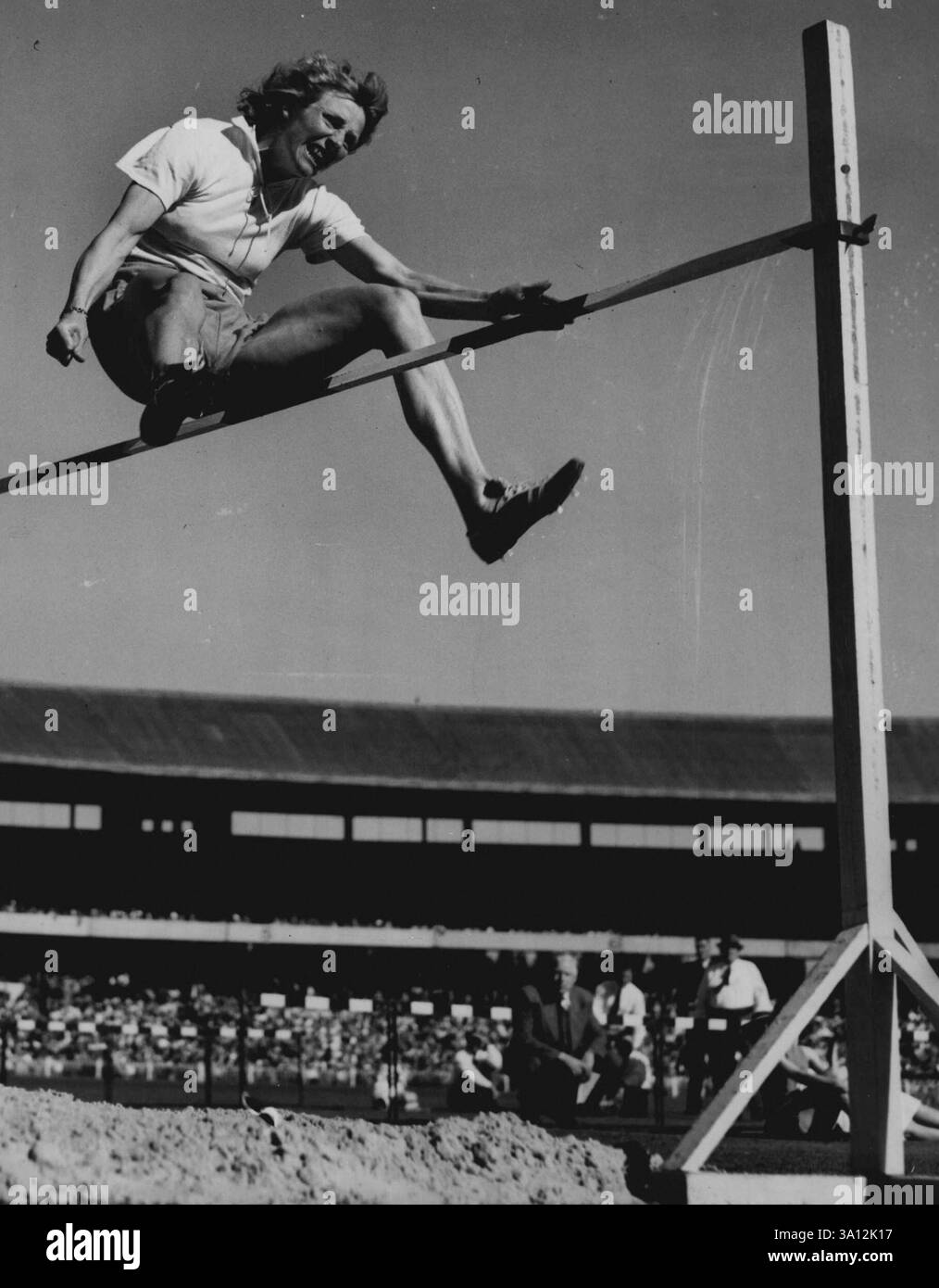 Fanny Blankers-Koen franchit le saut en hauteur. Melb ***** jeu. 01 janvier 1949. Banque D'Images