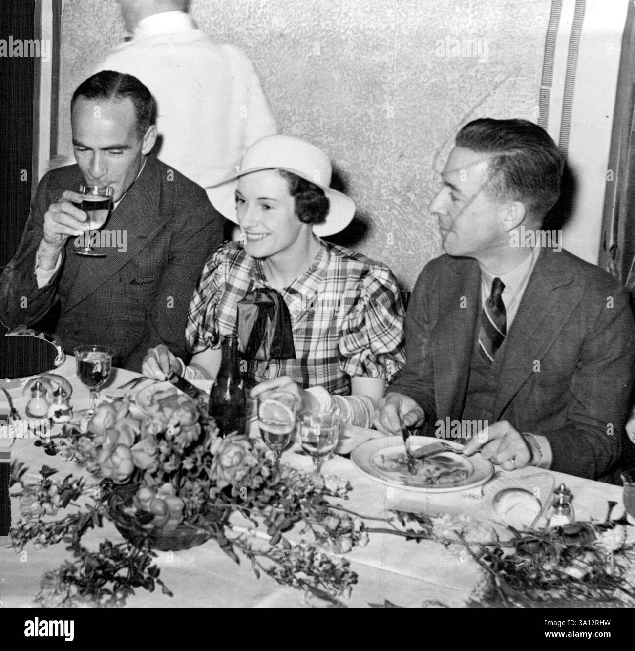 De gauche à droite : Sir Kilso King Campbell Black, Jean Batten, Sir Keith Smith, Empire britannique ***** H. Auston. 19 novembre 1934. Banque D'Images