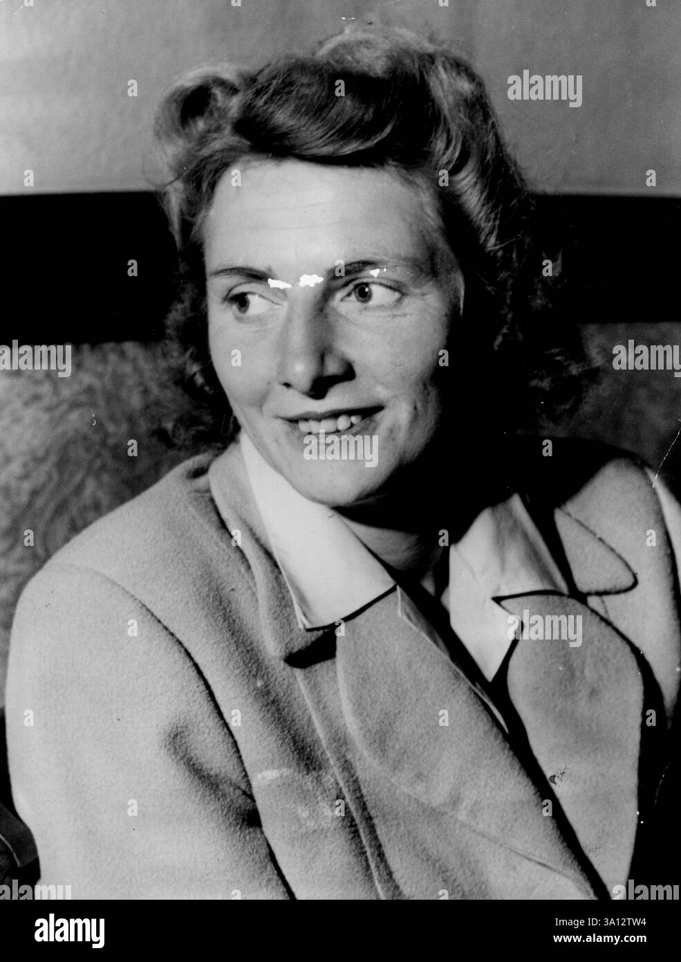 Push - vélo. Fanny Blankers-Koen, ci-dessus a accepté un vélo cadeau de citoyens néerlandais après son triomphe olympique de 1948. Aucune mesure prise. 2 février 1949. Banque D'Images