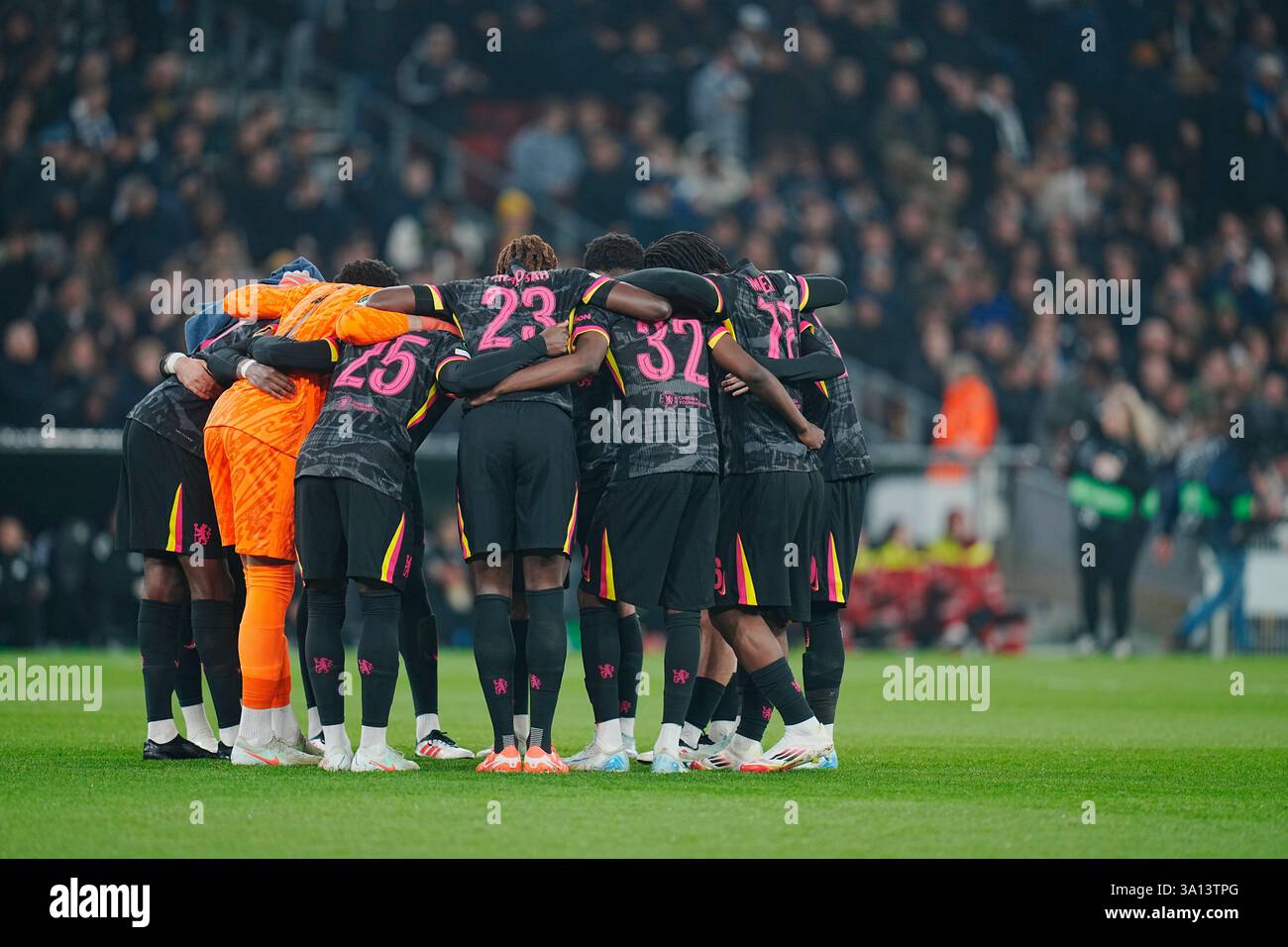 Copenhague, Danemark. 06 mars 2025. Joueurs de Chelseas avant le match de l'UEFA Conference League Round of 16 entre le FC Copenhague et le Chelsea FC au stade Parken de Copenhague, le jeudi 6 mars 2025. (Foto : Liselotte Sabroe/Ritzau Scanpix) crédit : Ritzau/Alamy Live News Banque D'Images Copenhague, Danemark. 06 mars 2025. Joueurs de Chelseas avant le match de l'UEFA Conference League Round of 16 entre le FC Copenhague et le Chelsea FC au stade Parken de Copenhague, le jeudi 6 mars 2025. (Foto : Liselotte Sabroe/Ritzau Scanpix) crédit : Ritzau/Alamy Live News Banque D'Images