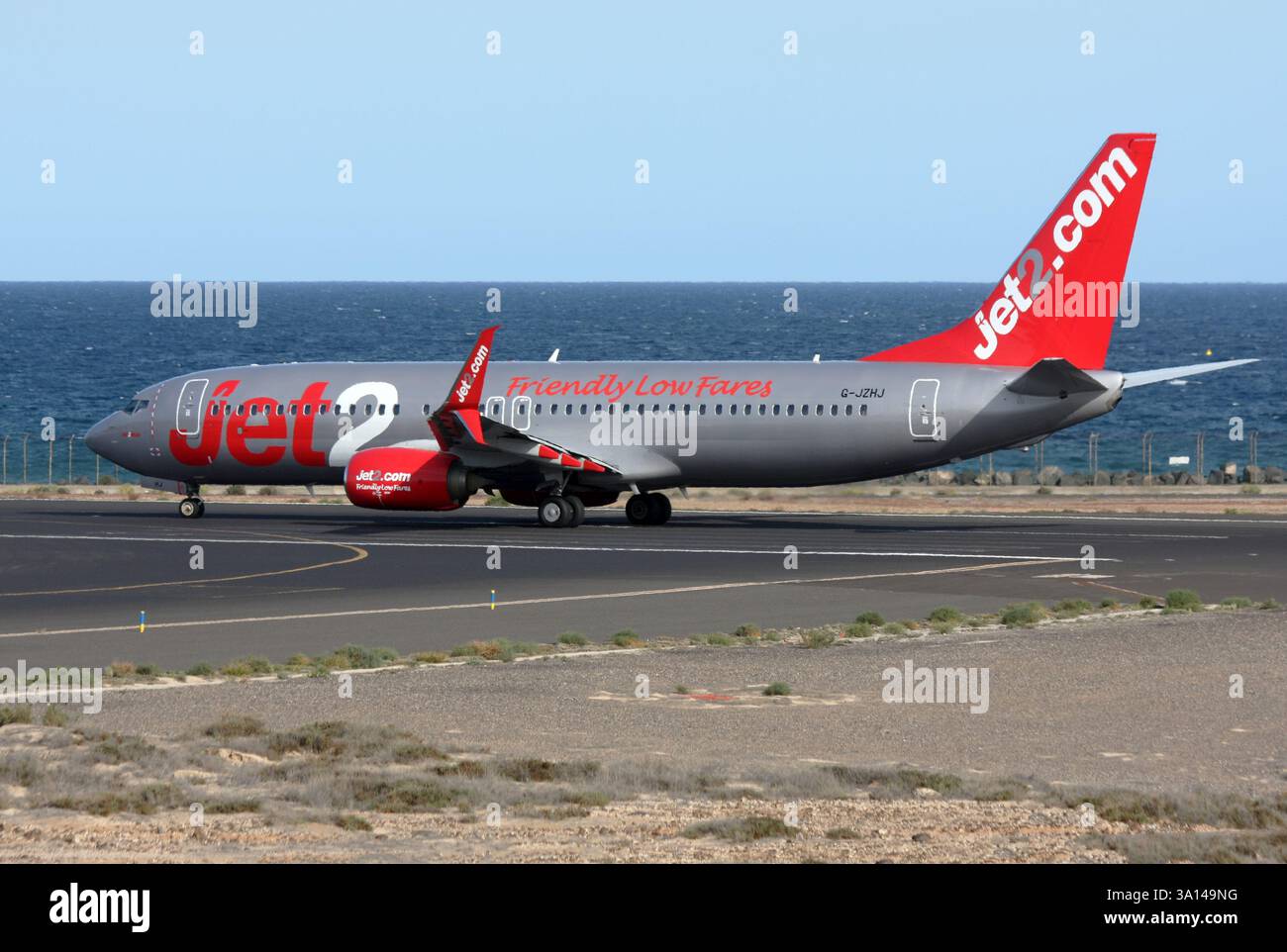 Un Boeing 737-800 de Jet2 à l'aéroport d'Arrecife Lanzarote Banque D'Images