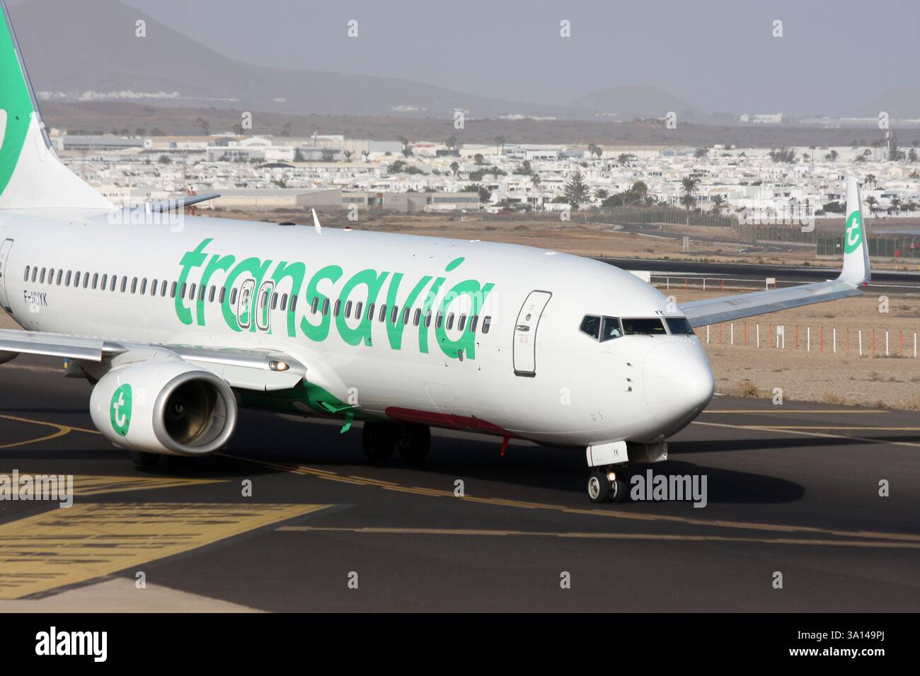 Un Boeing 737-800 de Transavia attendant de quitter l'aéroport d'Arrecife Lanzarote Banque D'Images