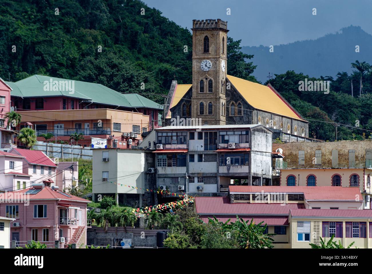Grenade - St George - une vue sur la cathédrale de l'Immaculée conception vue vers le haut. Après restauration des dégâts causés par l'ouragan Ivan. Banque D'Images