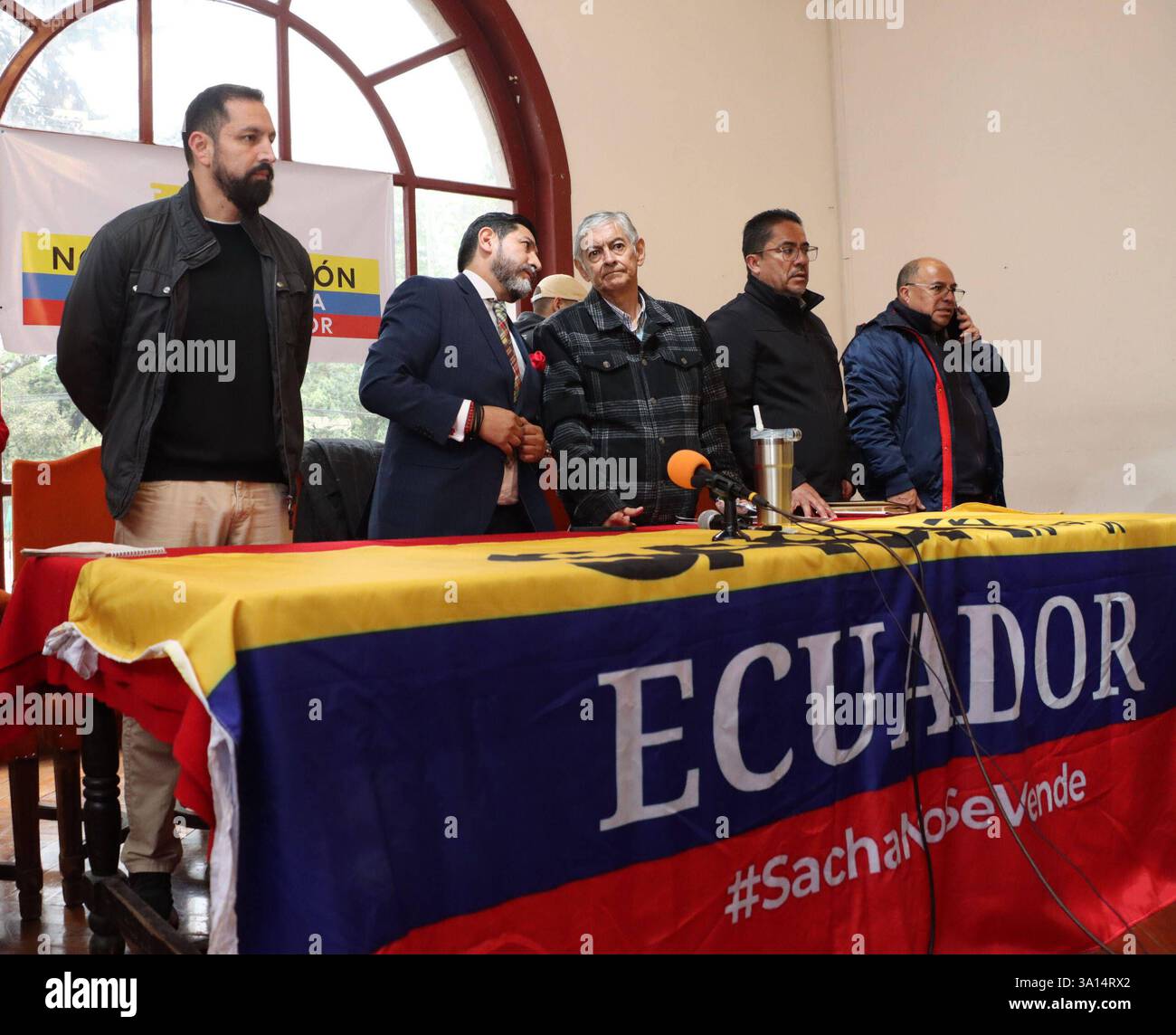 ASSEMBLÉE DES CITOYENS POUR CAMPO SACHA Quito, jeudi 6 mars 2025 les organisations sociales se réunissent à la Casa de la Cultura afin de former une Assemblée des citoyens pour empêcher l'attribution du champ de Sacha à la société privée Sinopetrol Marcela Arellano, David Almeida, Washington Andrade, Jorge Caceres et JosÃ Villavicencio photos API Rolando Enriquez Quito Pichincha Ecuado POL ASAMBLEACIUDADADANAPORELCAMPOSACENLCAMPOSAC0c0c0c04b0f0f4b0x1d0f0c1x Copyright Banque D'Images