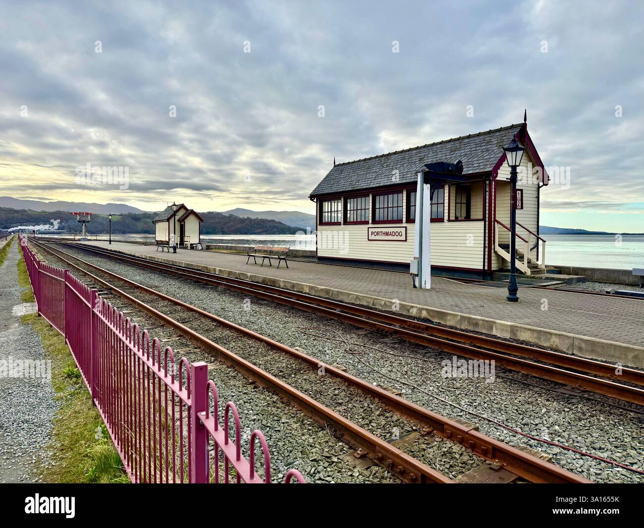 Boîte de signalisation, vieille gare de Porthmadog, chemins de fer de Ffestiniog et Welsh Highland - Image de stock capturée avec un smartphone