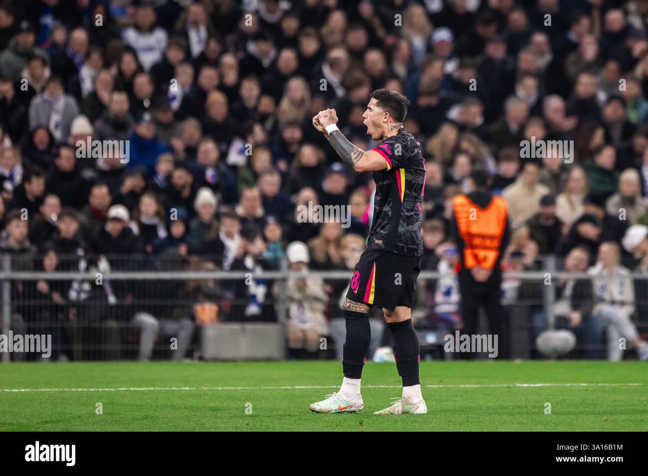 Copenhague, Danemark. 06 mars 2025. Enzo Fernandez (8 ans) du Chelsea FC marque pour 0-2 lors du match de l'UEFA Conference League entre le FC Copenhague et le Chelsea FC à Parken à Copenhague. Crédit : Gonzales photo/Alamy Live News Banque D'Images