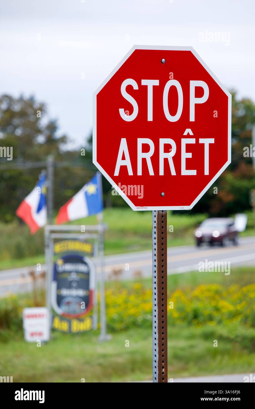 Canada, province de Nouvelle-Écosse, communauté acadienne de Clare (Baie Sainte-Marie), panneau bilingue anglais-français Banque D'Images