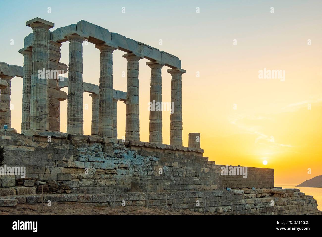 Grèce, Attique, Cap Sounion, les ruines du temple de Poséidon, construit au milieu du Ve siècle av. J.-C. Banque D'Images