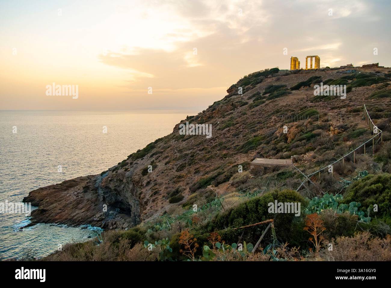Grèce, Attique, Cap Sounion, les ruines du temple de Poséidon, construit au milieu du Ve siècle av. J.-C. Banque D'Images