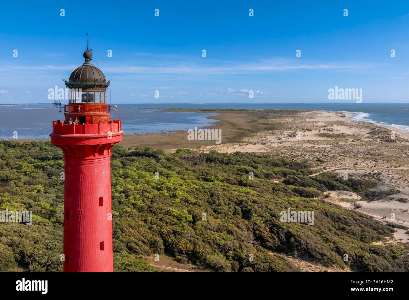France, Charente-maritime, Royan, la Tremblade, le phare de la Coubre et la Côte sauvage vers la pointe de la Coubre (vue aérienne) Banque D'Images
