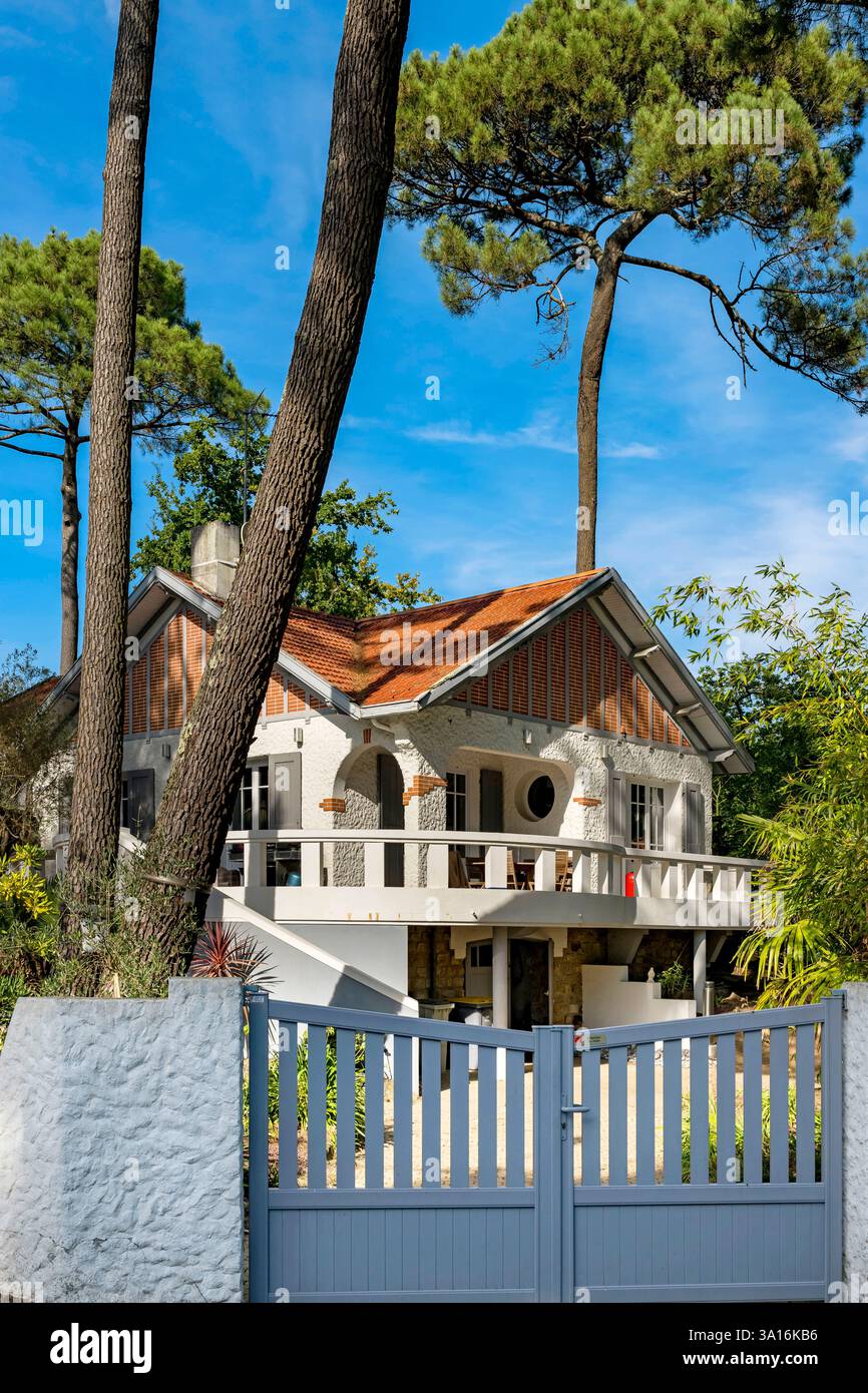 France, Loire Atlantique, Saint-Brévin-les-Pins, villa allée des glycines au coeur de la pinède Banque D'Images