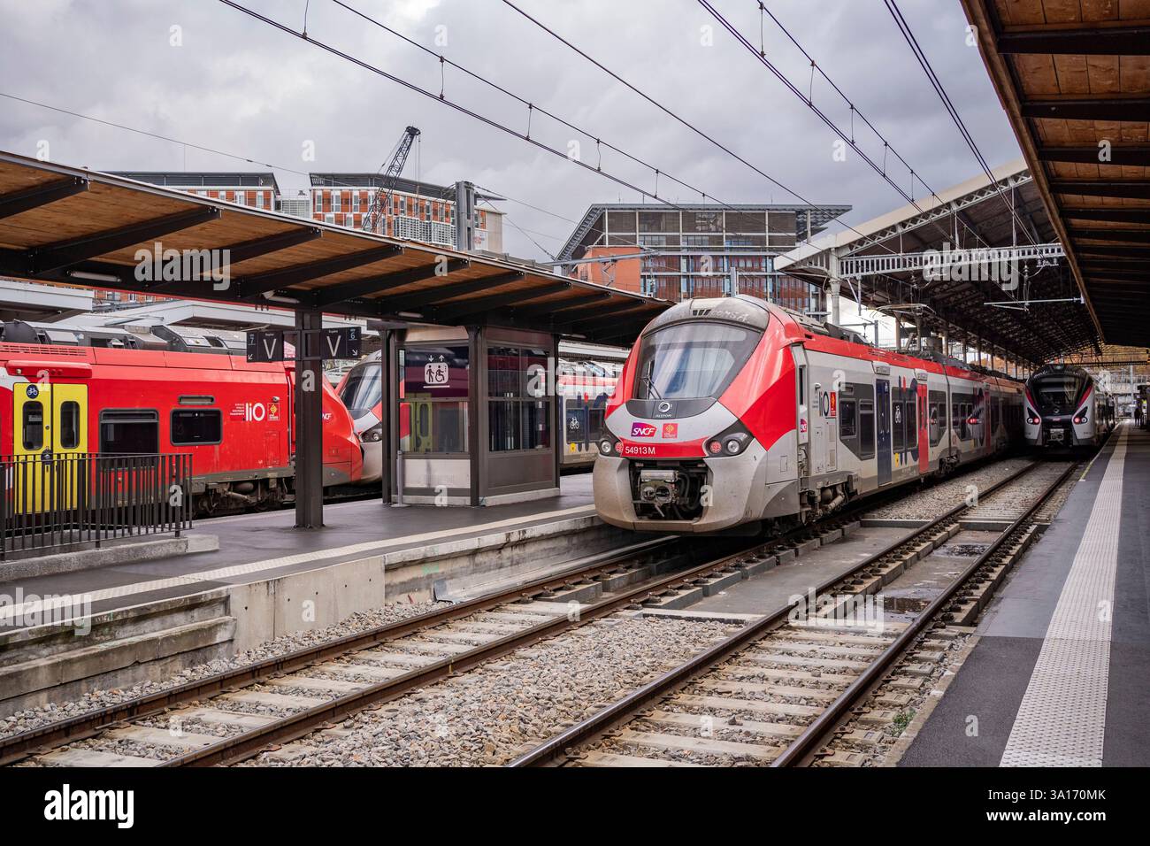 France, haute Garonne, Toulouse, Matabiau Gare SNCF proche du centre-ville, LIO est le réseau de lignes TER couvrant la région administrative Occitanie Banque D'Images