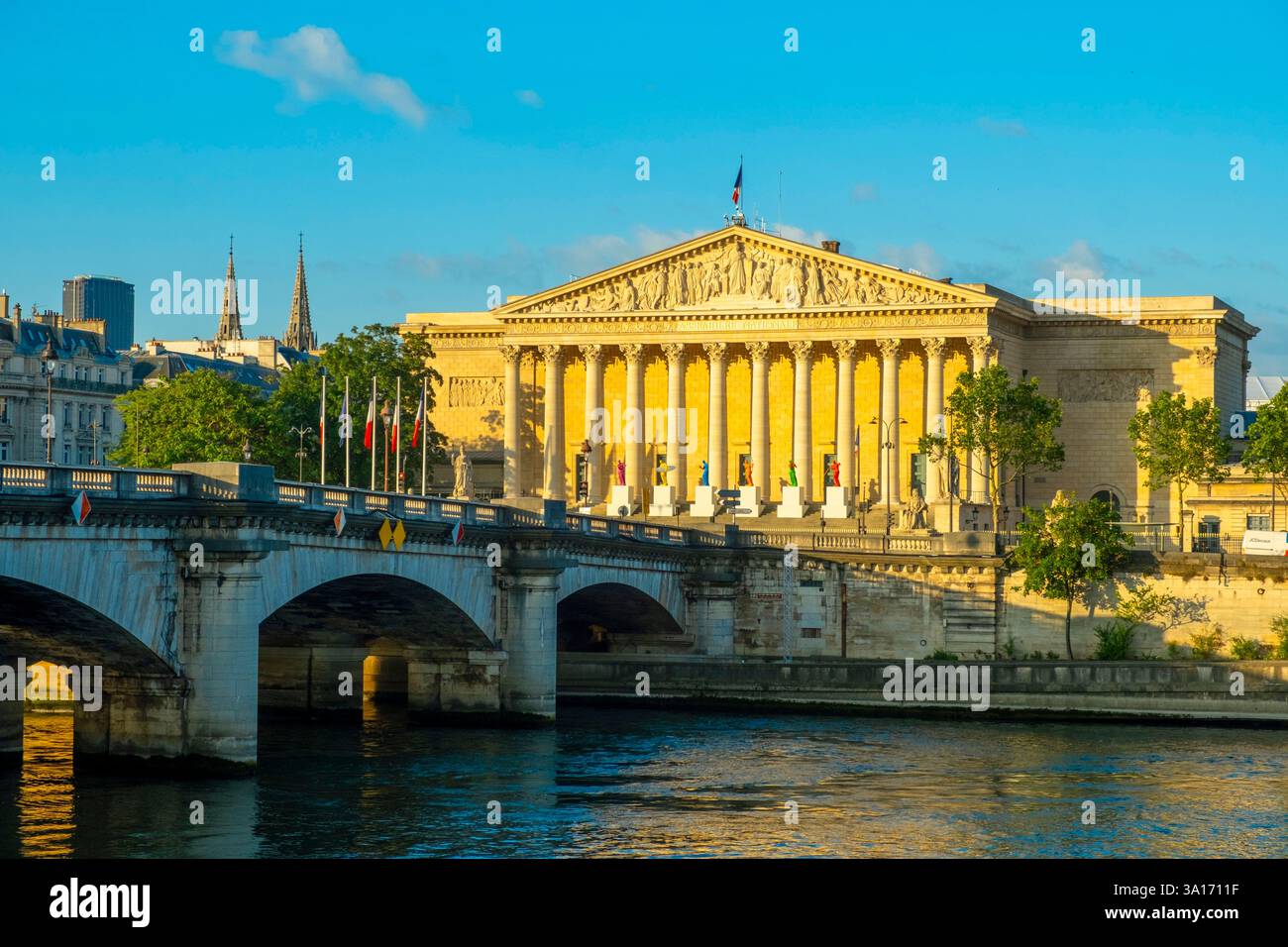 France, Paris, les bords de Seine inscrits au Patrimoine mondial de l'UNESCO, Palais Bourbon, siège de l'Assemblée nationale Banque D'Images