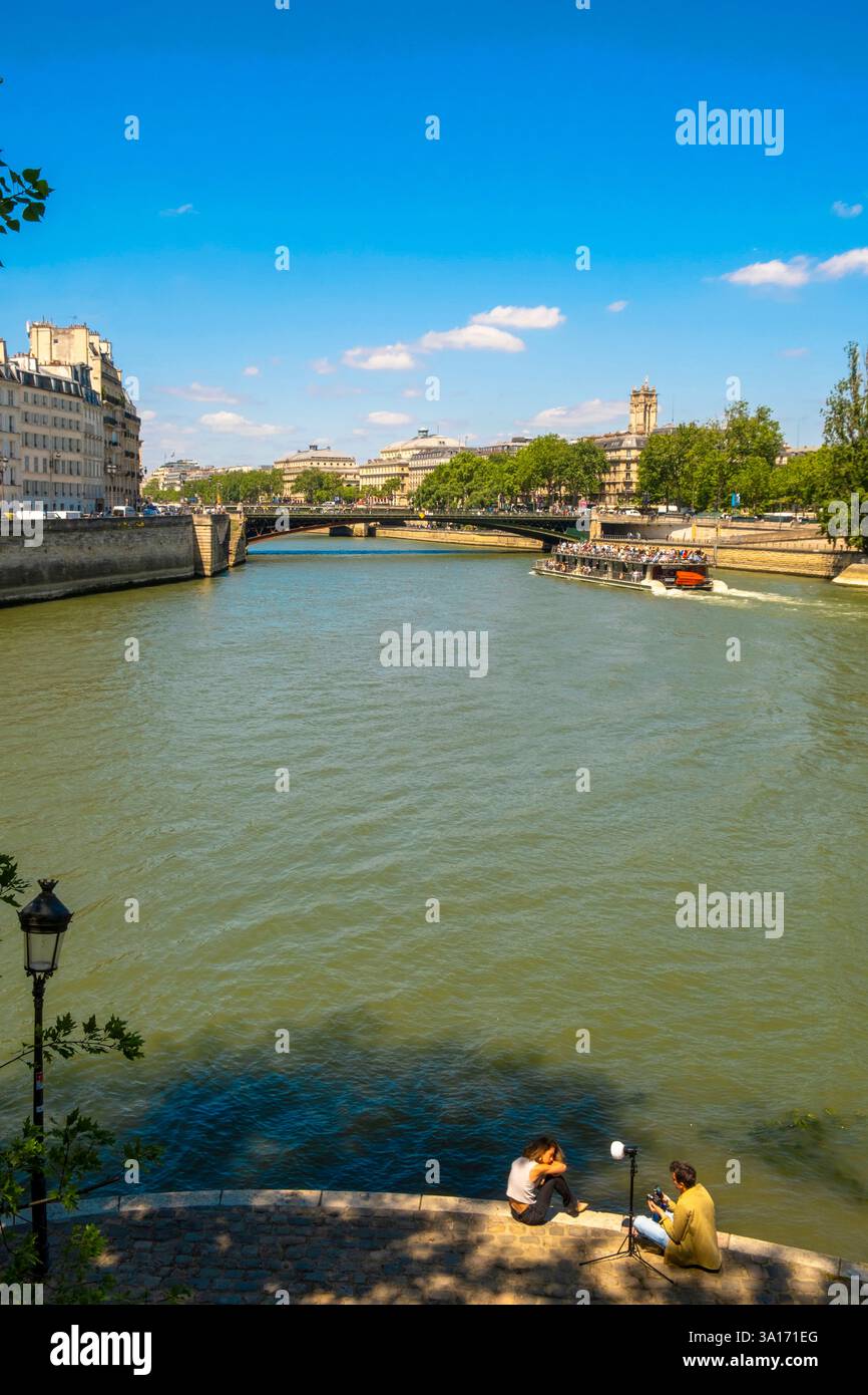 France, Paris, Ile Saint Louis, Quai Bourbon, les quais de Seine classés UNESCO Banque D'Images