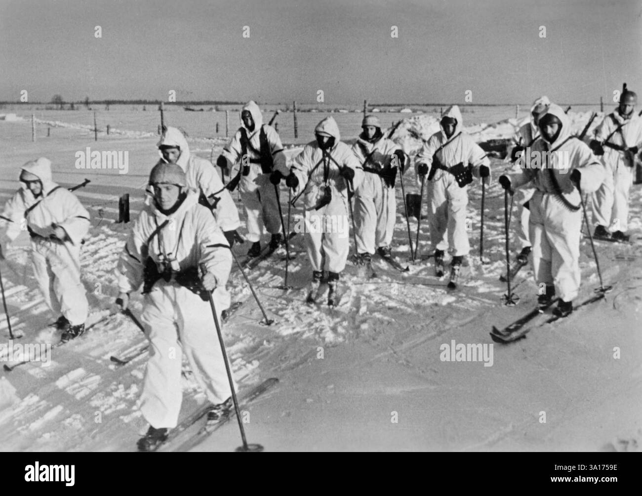 Patrouille de parachutistes à skis sur le front de l'est. Photo : Pirath [traduction automatique] Banque D'Images