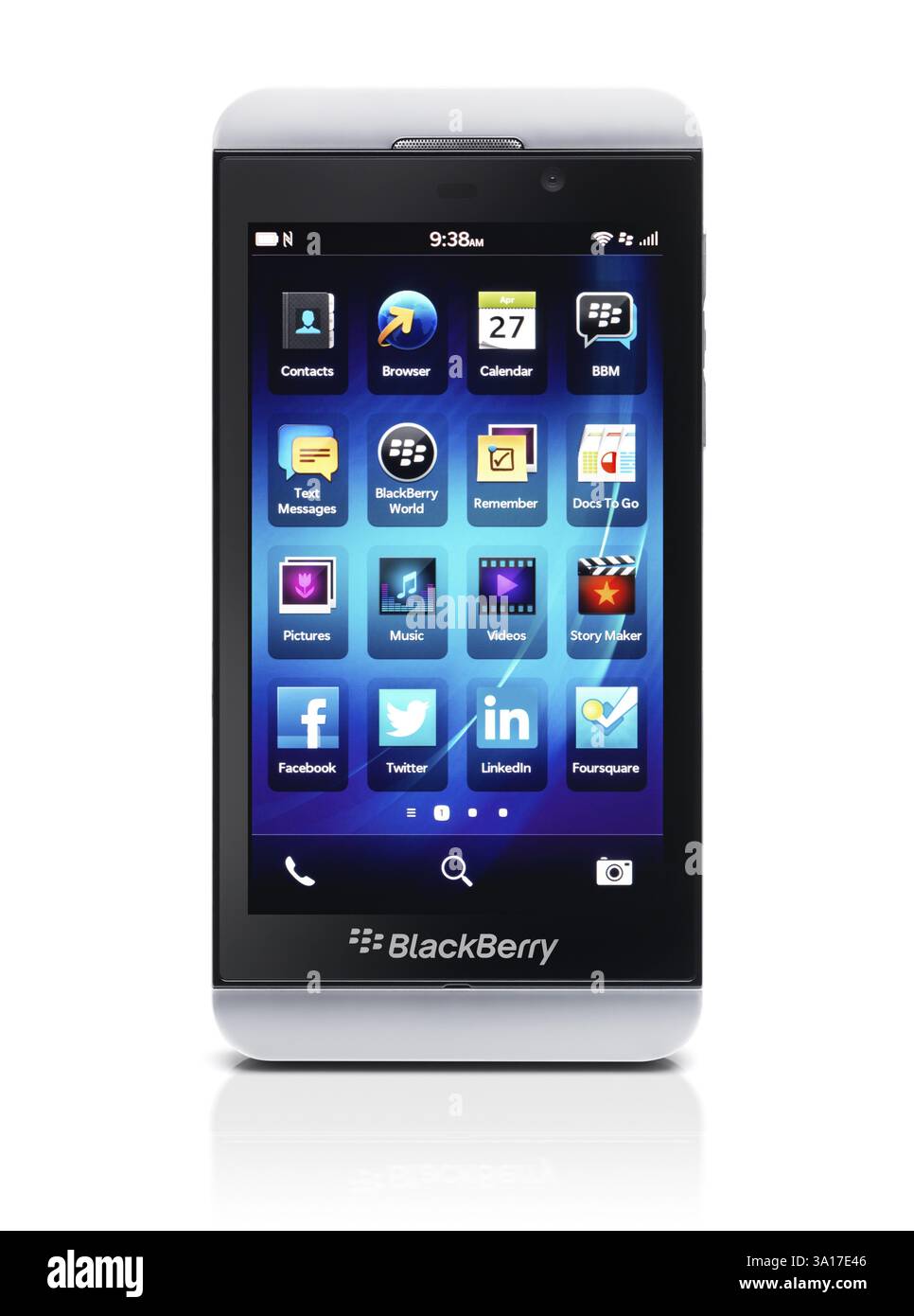 Smartphone Blackberry Z10. Téléphone blanc isolé sur fond blanc avec clipping path Banque D'Images
