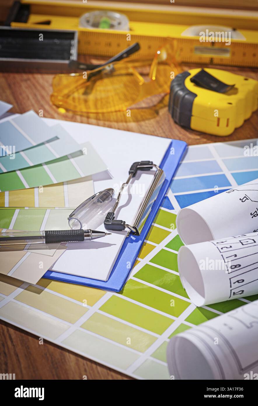 Concepteur et outils de travail sur table en bois Banque D'Images