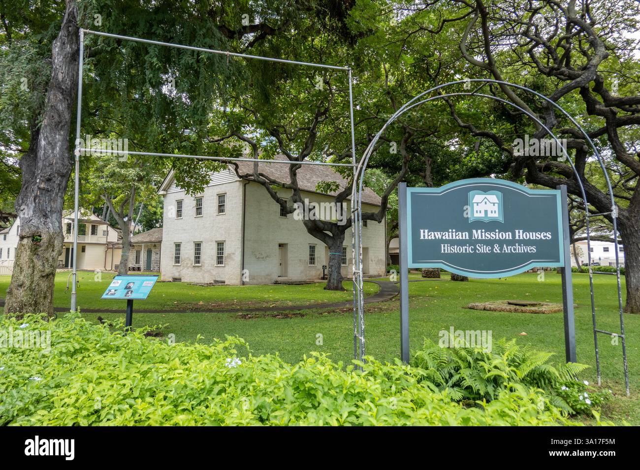 Hawaiian Mission Houses Historic site and Archives Sign, South King St, Honolulu, The original Christian Missionary House and Warehouse on O'ahu, Hawaii Banque D'Images