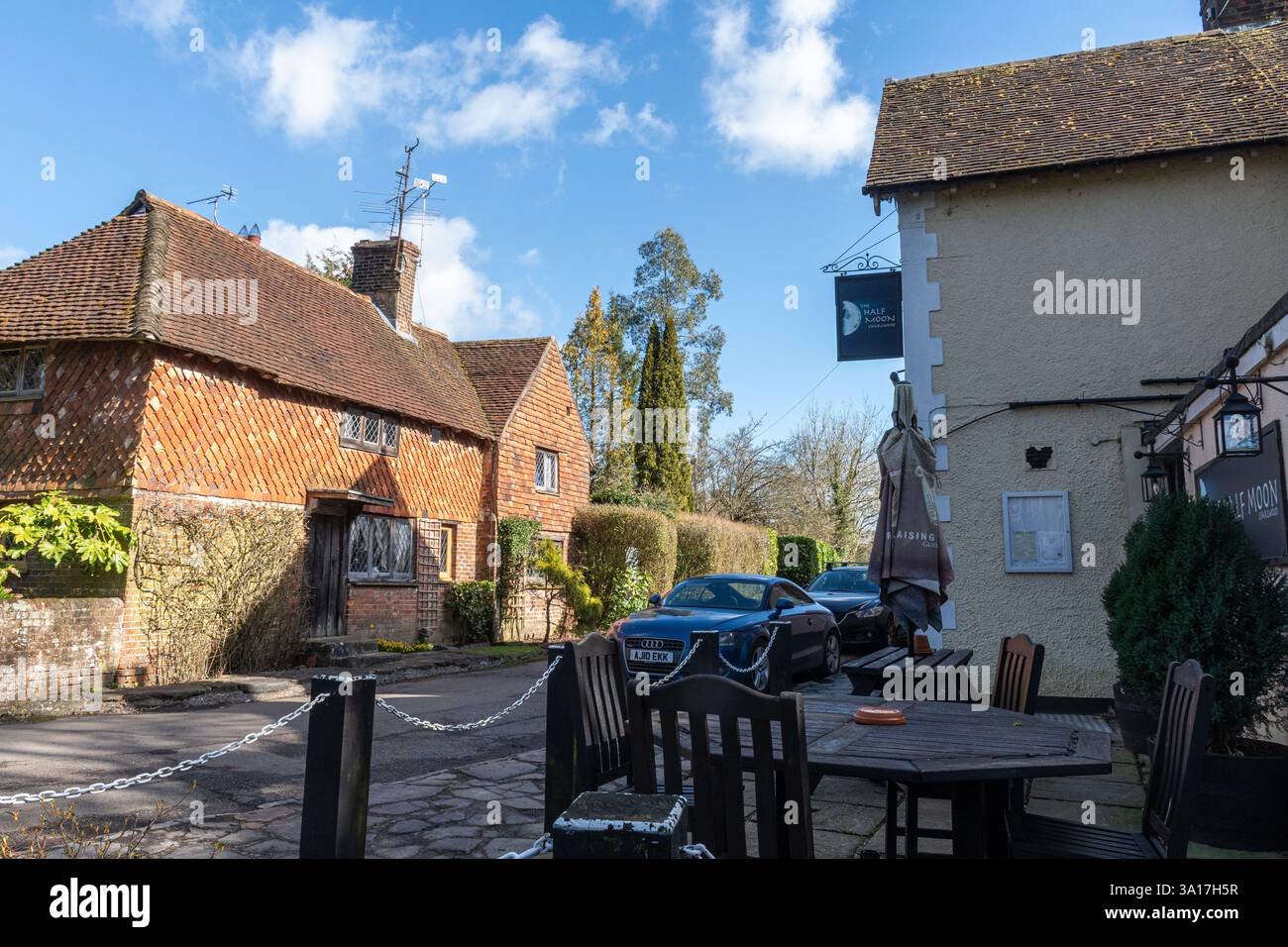 Vue du village de Charlwood près de Gatwick, Surrey, Angleterre, Royaume-Uni. Le village est proche de l'aéroport de Gatwick, où une deuxième piste est proposée Banque D'Images