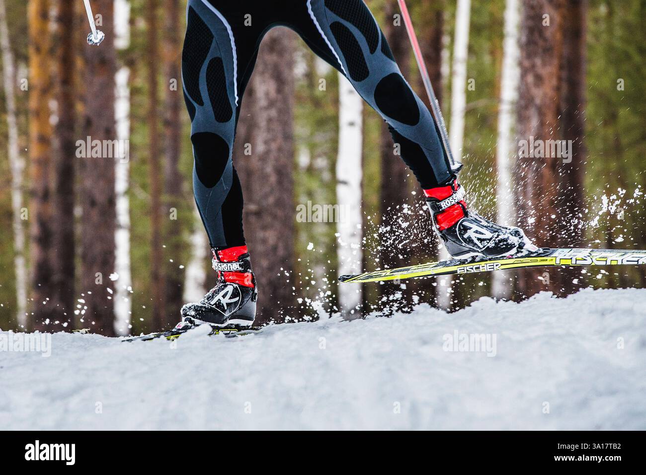 Kyshtym, Russie - 26 mars 2016 : skieur jambes athlète participant à une course de ski Banque D'Images