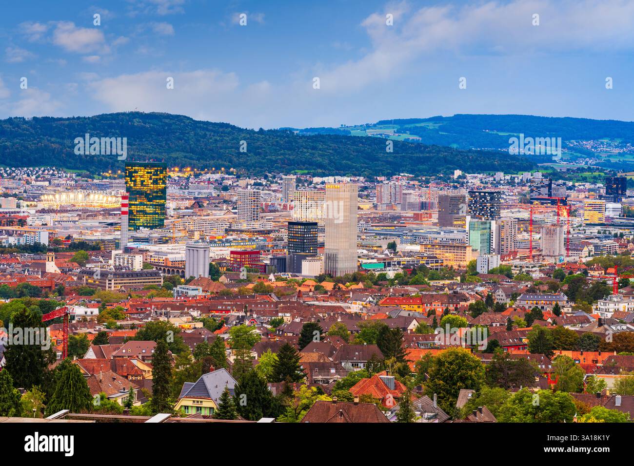 Zurich, Suisse vues sur la ville au crépuscule. Banque D'Images