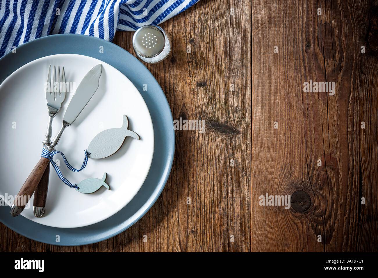Cadre de place de nourriture de mer sur la table en bois avec espace de copie. Carte de menu pour restaurants Banque D'Images