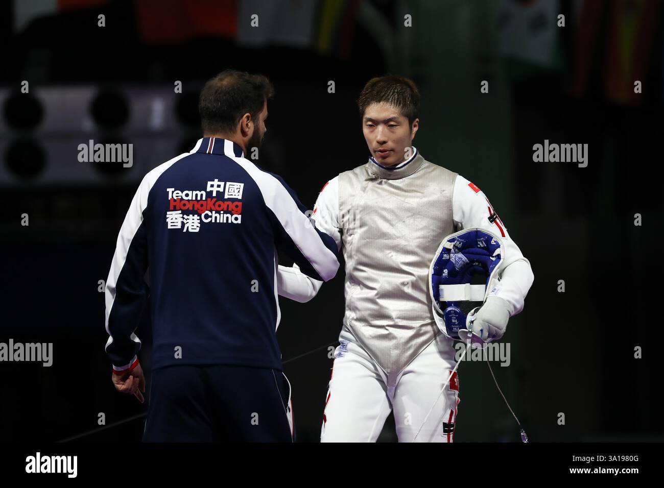29 juillet 2024 - Paris, France : Cheug Ka long de Hong Kong réagit en battant 15:11 Kazuki Iimura du Japon dans le semi-fi individuel de feuille d'escrime pour hommes Banque D'Images