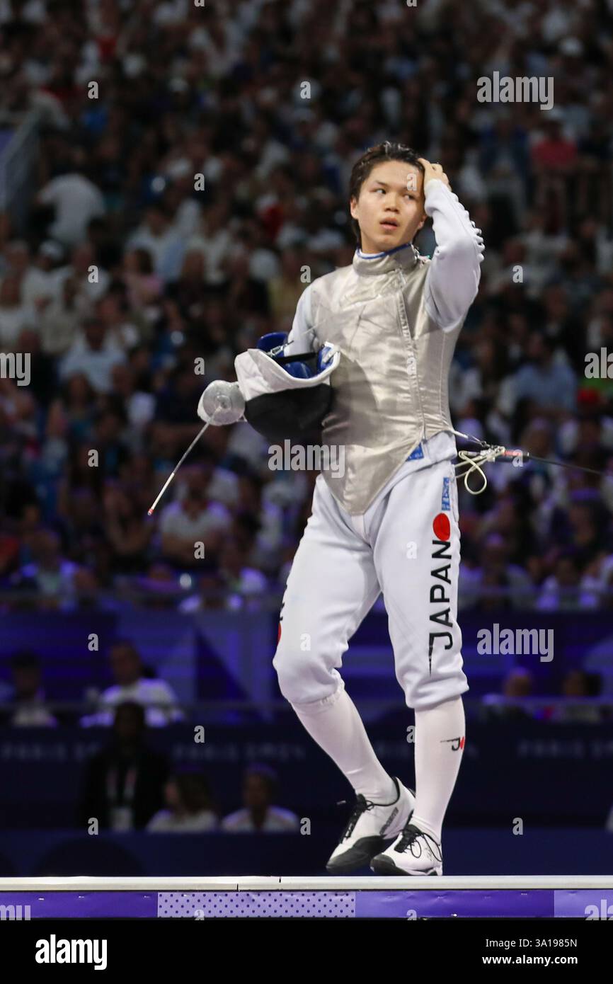 29 juillet 2024 - Paris, France : Kazuki Iimura du Japon réagit en demi-finale individuelle d'escrime sur papier masculin le jour 3 des Jeux Olympiques de Paris 2024 (pho Banque D'Images