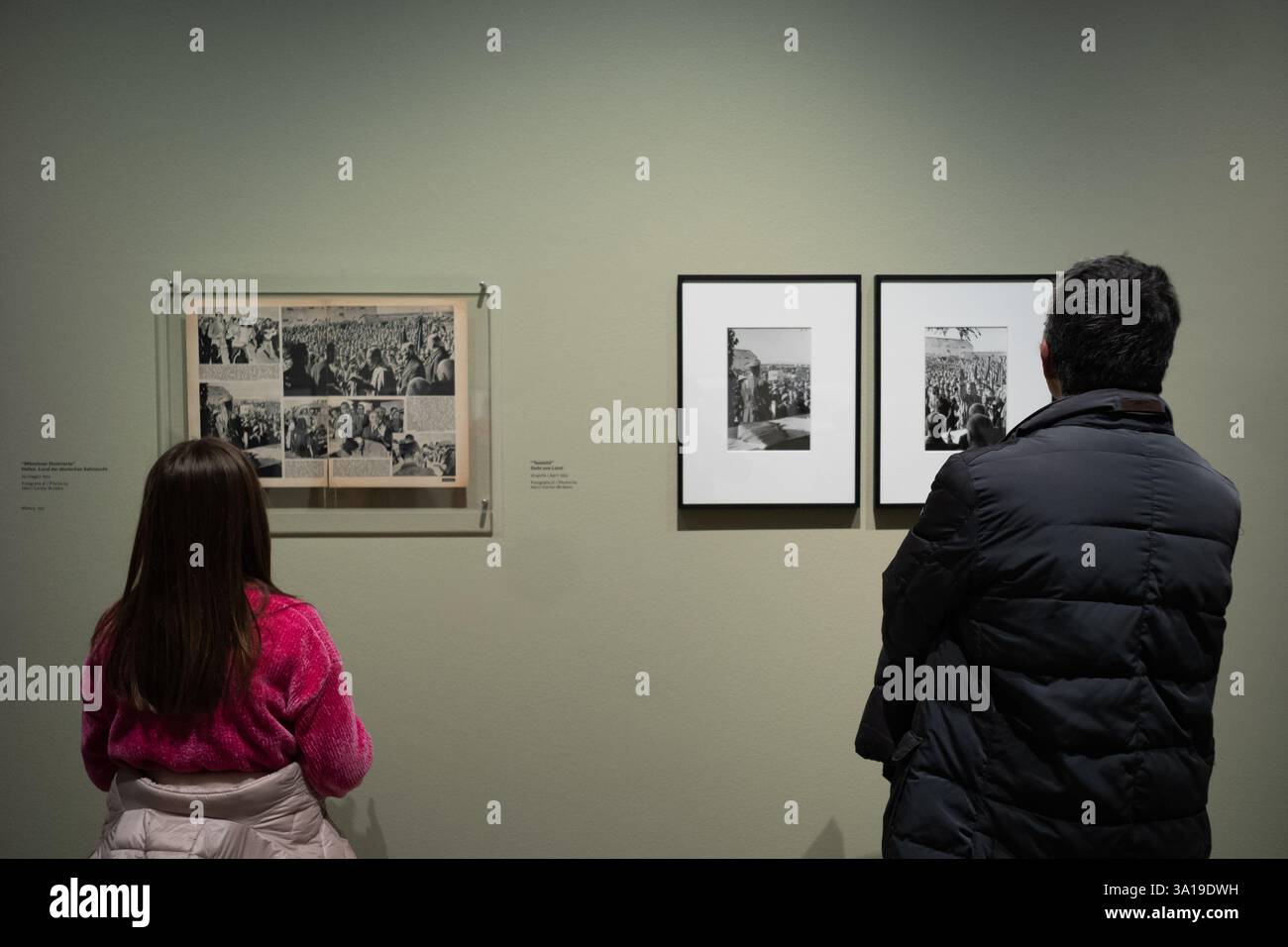 Personnes assistant à l'exposition 'Henri Cartier-Bresson e l'Italia' à Turin Banque D'Images
