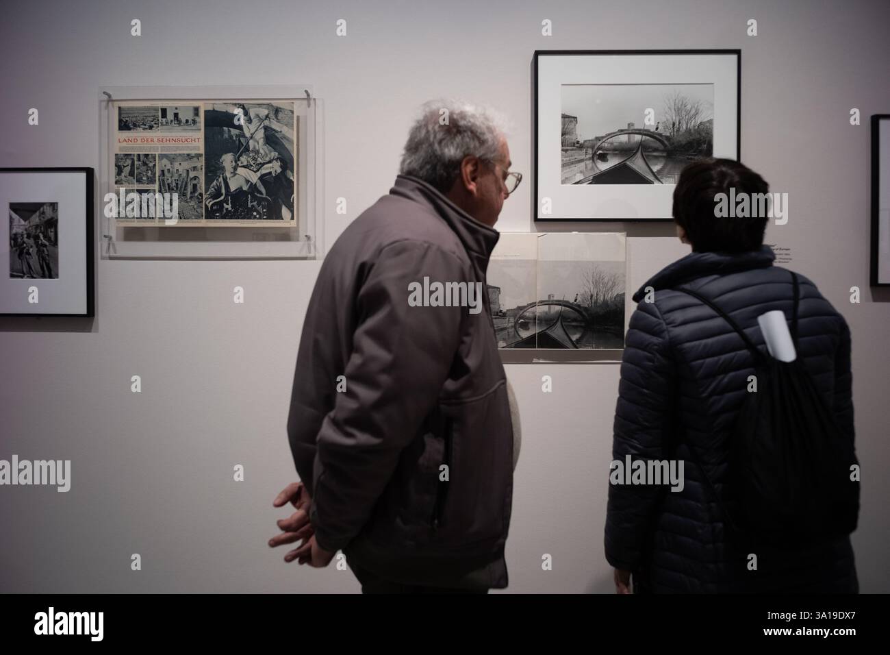 Personnes assistant à l'exposition 'Henri Cartier-Bresson e l'Italia' à Turin Banque D'Images