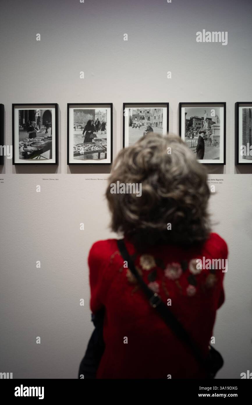 Personnes assistant à l'exposition 'Henri Cartier-Bresson e l'Italia' à Turin Banque D'Images