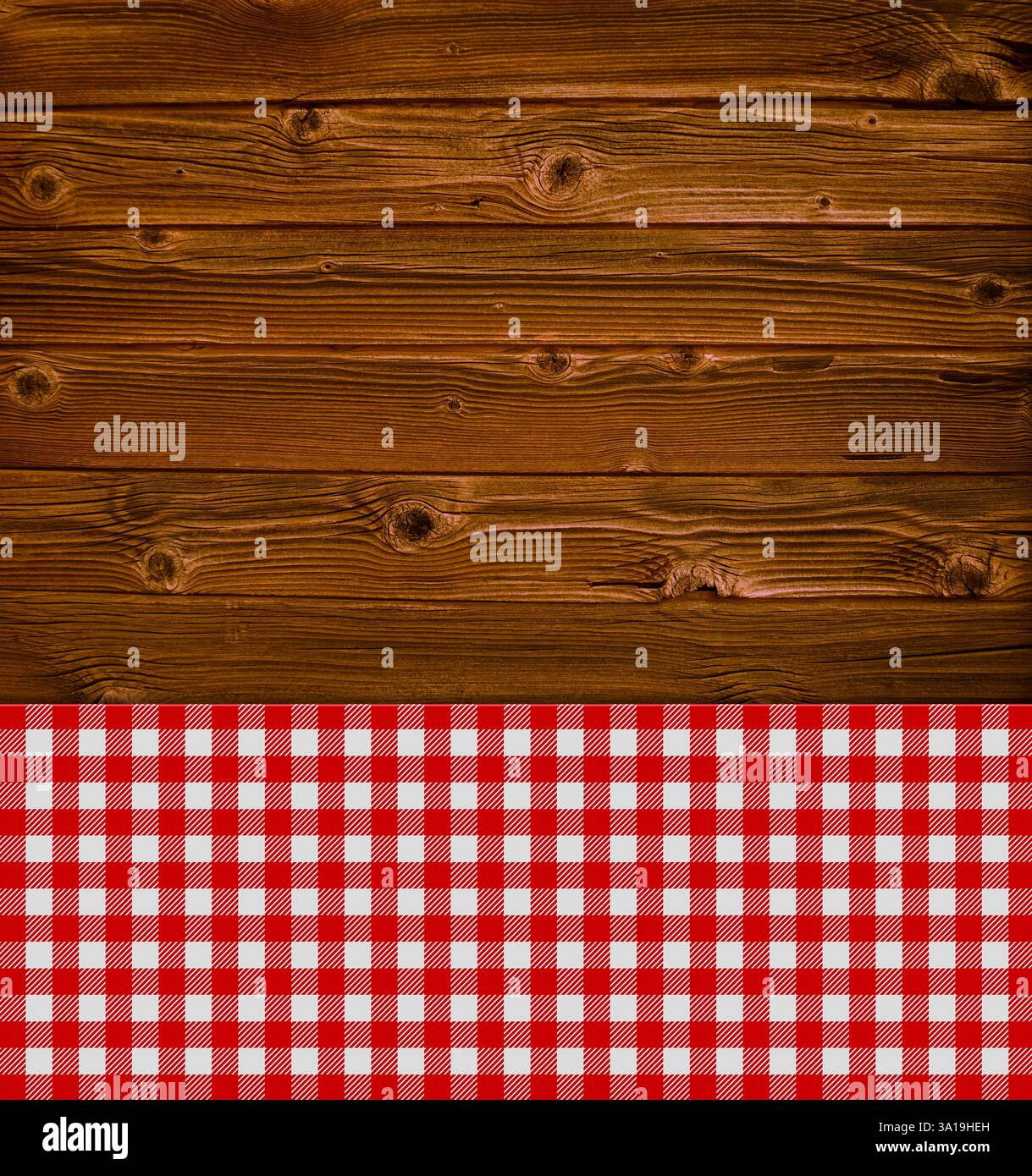 Fond en bois brun avec nappe rouge à carreaux Banque D'Images