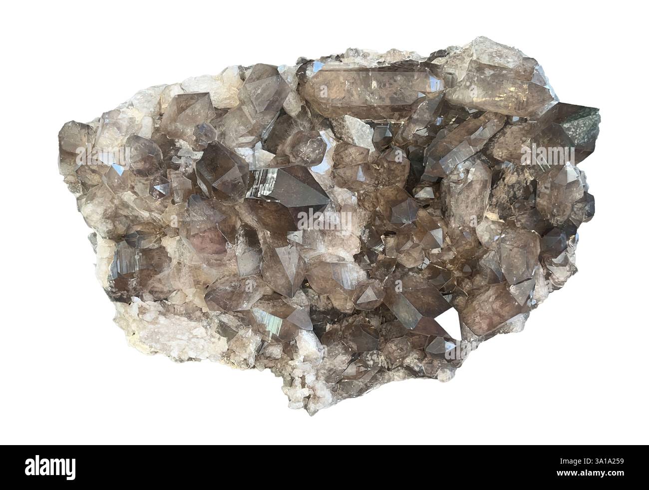 Grappe de cristaux de quartz fumés formant un magnifique spécimen minéral, idéal pour les amateurs de géologie et de cristal Banque D'Images