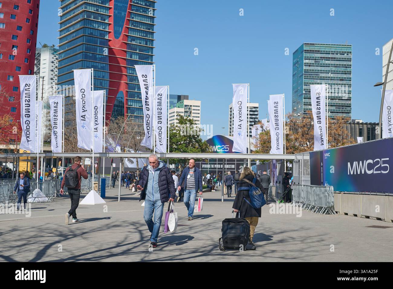 05.03.2025 Hospitalet de Llobregat, Espagne, entrée au MWC 2025 avec publicité Samsung Banque D'Images