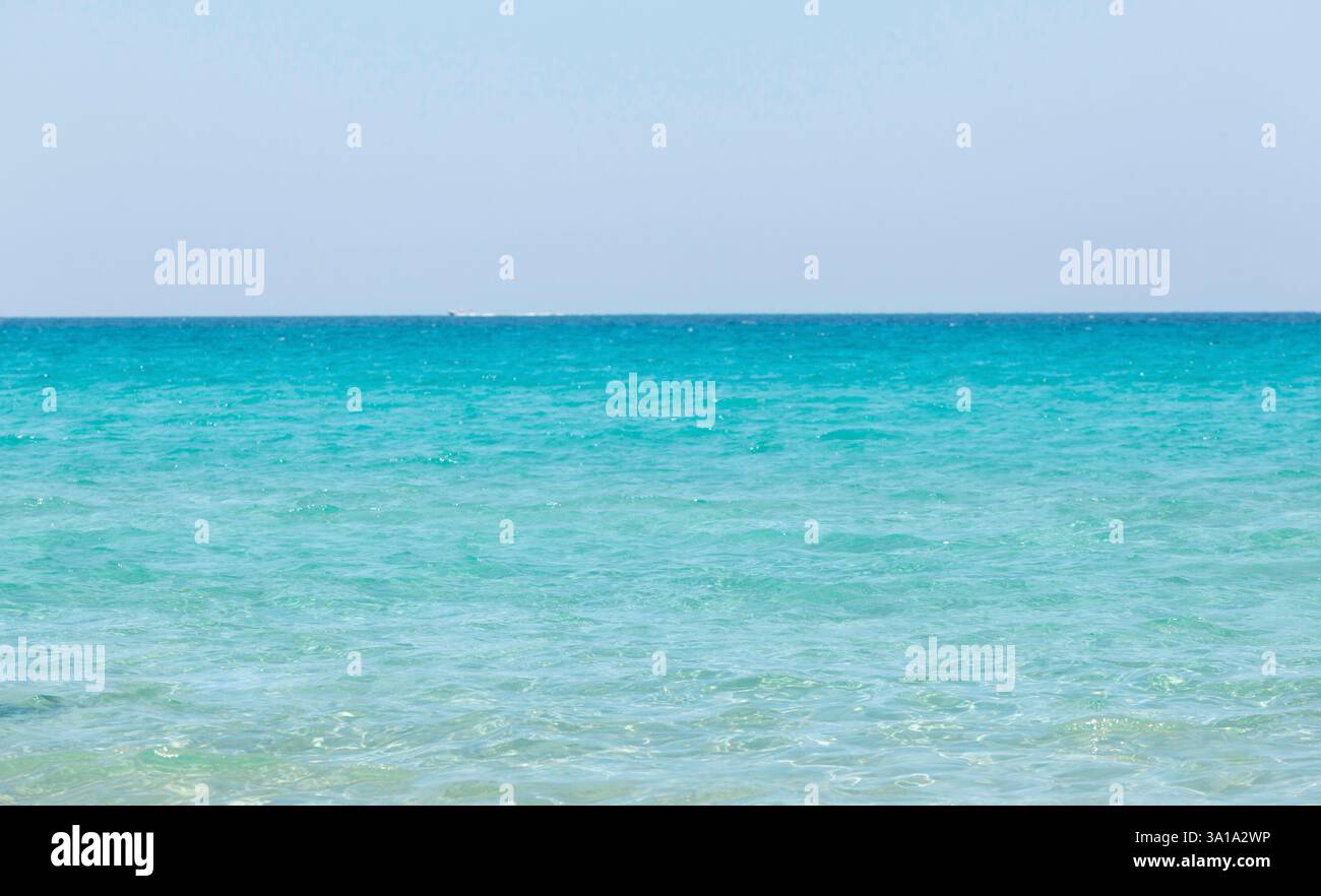Vue magnifique sur la mer aux eaux turquoises et Golden Beach à Gallipoli, Salento, Pouilles, Italie. Banque D'Images