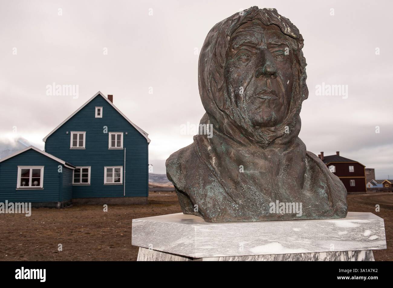 Buste de Roald Amundsen, le premier homme à atteindre le pôle Sud en 1911 et le premier à survoler le pôle Nord - Spitzberg Banque D'Images