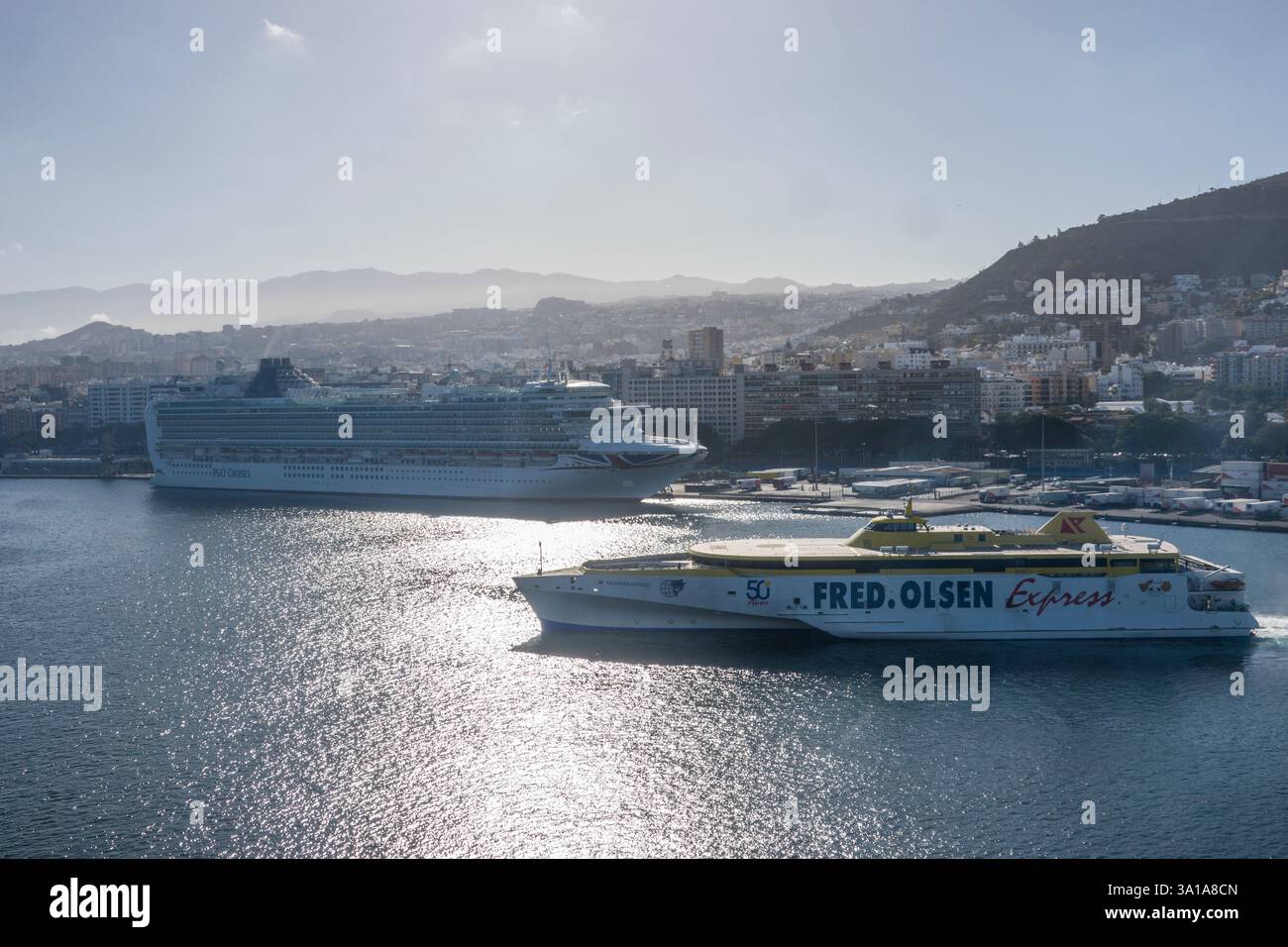 Ferry rapide Fred Olsen Express dans le port de Santa Cruz de Tenerife, Tenerife, Îles Canaries, Espagne Banque D'Images