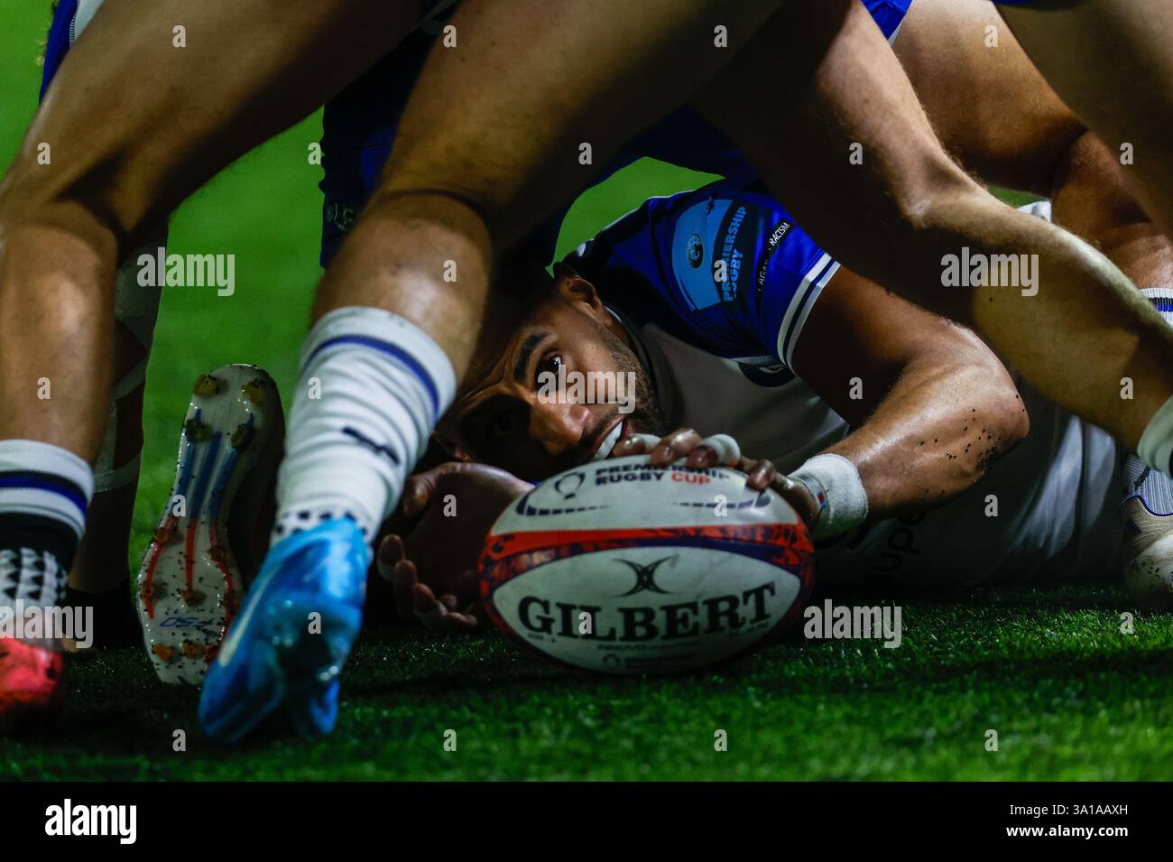 Newcastle, GbR. 21 décembre 2024. Joe Cokanasinga de Bath Rugby place le ballon lors du match de la Premiership Cup entre Newcastle Falcons et Bath Rugby à Kingston Park, Newcastle, le vendredi 7 mars 2025. (Photo : Chris Lishman | mi News) crédit : MI News & Sport /Alamy Live News Banque D'Images