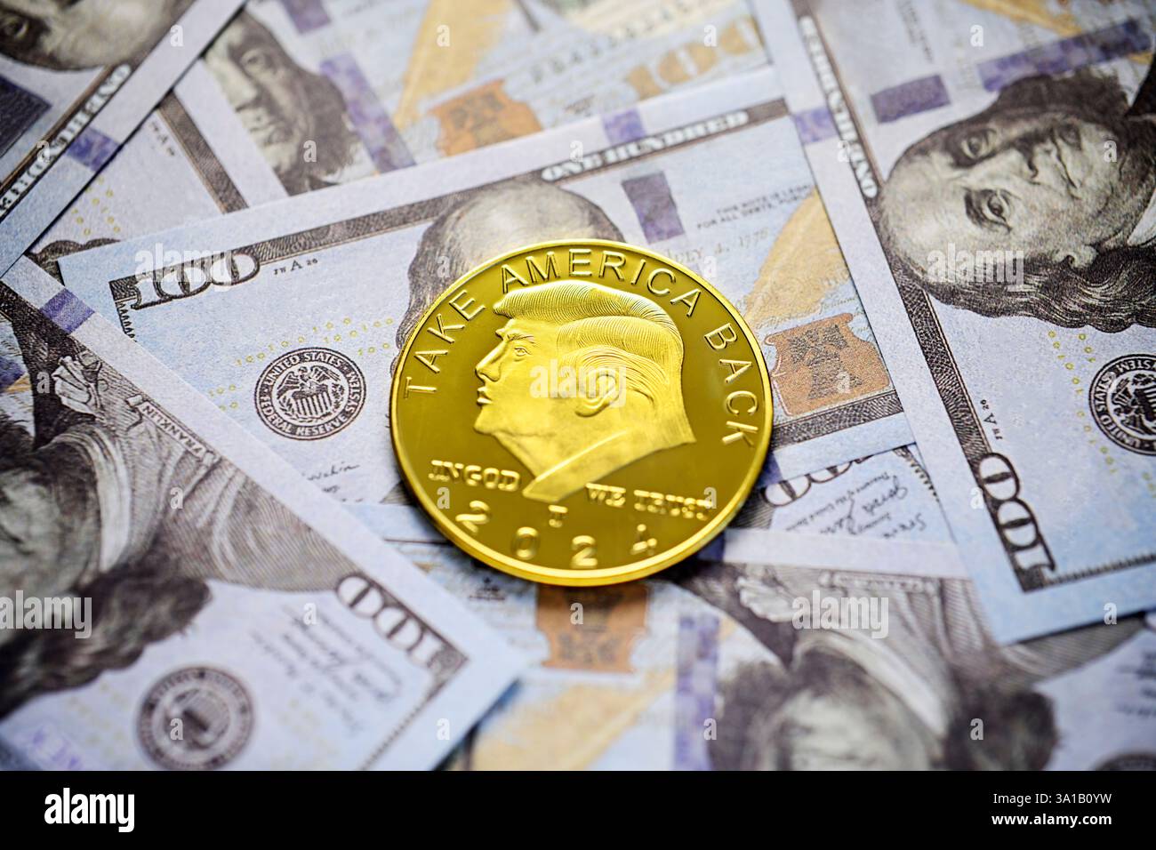 Donald Trump coin en tant que 47e président des États-Unis sur des billets de dollar, photo symbolique de la présidence et de la politique américaine Banque D'Images