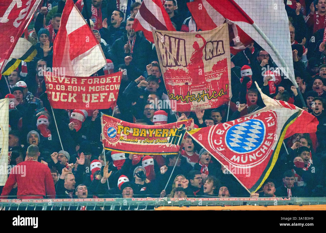 Munich, Allemagne. 05 mars 2025. Fans du FCB dans la ronde du 16 match de première manche FC BAYERN MUENCHEN - BAYER 04 LEVERKUSEN 3-0 de football UEFA Champions League dans la saison 2024/2025 à Munich, 5 mars 2025, FCB, x. Spieltag, Muenchen photographe : ddp images/STAR-images crédit : ddp Media GmbH/Alamy Live News Banque D'Images
