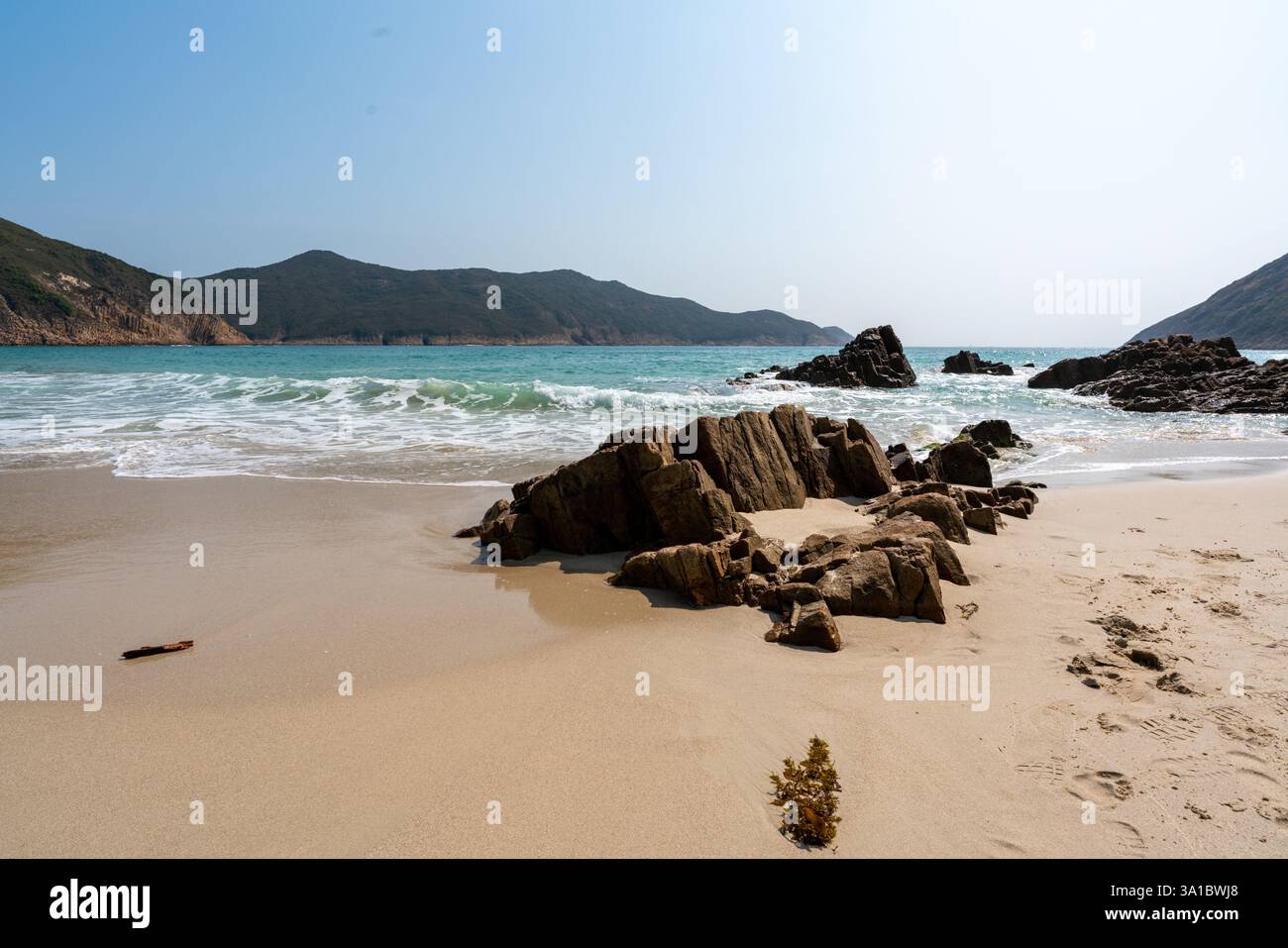 une plage tropicale le matin à hong kong sai kung long ke wan Banque D'Images