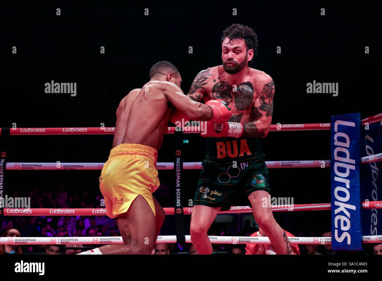 Brighton, Royaume-Uni. 07 mars 2025. Harlem Eubank vs Tyrone McKenna a combattu pour le titre Intercontinental Welterweight de l'IBF au Brighton Centre. Le concours a été remporté par Harlem Eubank lorsque le concours a été interrompu par l'arbitre dans la victoire d'arrêt au 10e tour. David Smith/Alamy 7 mars 2025 crédit : David Smith/Alamy Live News Banque D'Images