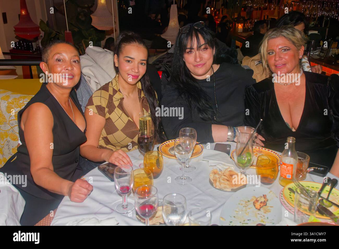 Paris, France. 22 février 2025. Fête au restaurant Noura le 22 février 2025 à Paris, France. Crédit : Gerard Crossay/Alamy Stock photo Banque D'Images