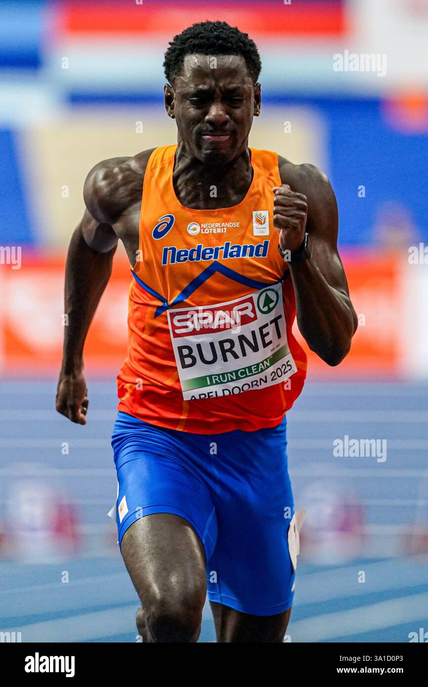Apeldoorn, pays-Bas. 08 mars 2025. APELDOORN, PAYS-BAS - 8 MARS : Taymir Burnet, des pays-Bas, en compétition sur le 60m hommes lors de la troisième journée des Championnats d'Europe d'athlétisme en salle à Omnisport Apeldoorn le 8 mars 2025 à Apeldoorn, pays-Bas. (Photo de Joris Verwijst/Agence BSR) crédit : Agence BSR/Alamy Live News Banque D'Images