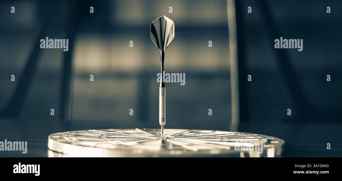 Fléchettes placées au centre de la cible du concept de succès. Banque D'Images